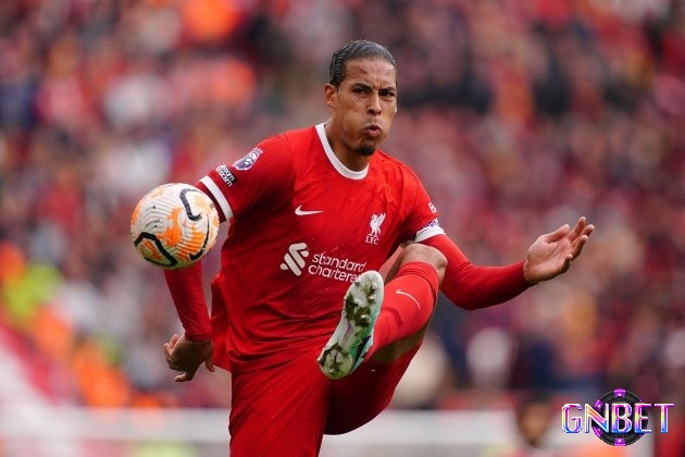 Virgil van Dijk là bức tường vững chắc trước khung thành