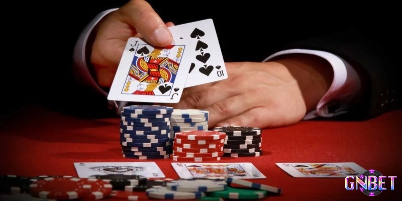 Luật chơi poker quy định về các lá bài và lệnh đưa ra khi đặt cược