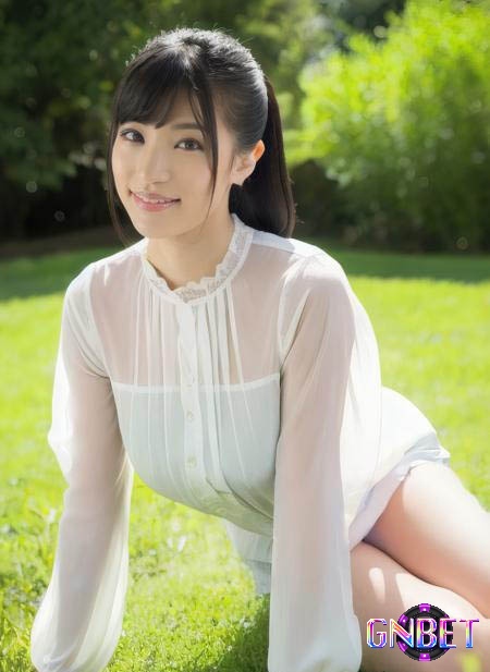 Riho là một diễn viên 18+ trẻ tuổi đầy triển vọng trong ngành