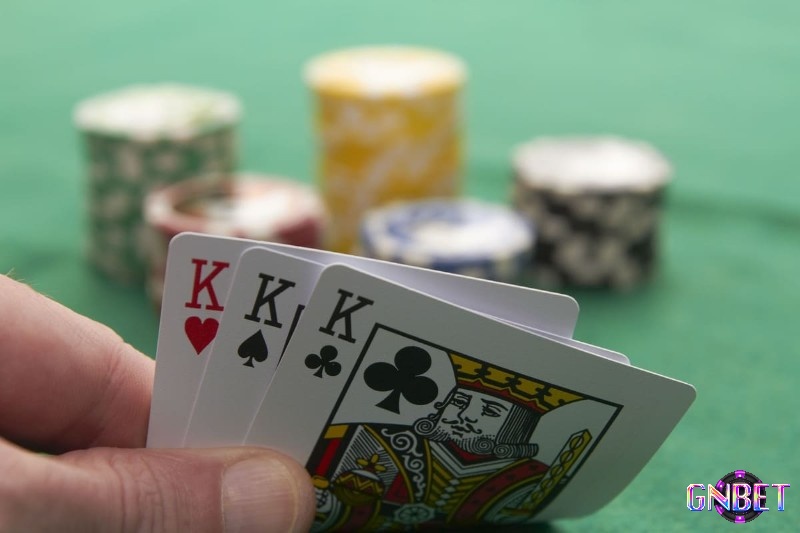Theo luật chơi poker 3 lá cách tính tiền sẽ có nhiều quy tắc khác nhau